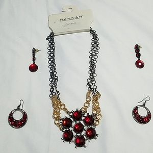 Necklace with 2 pairs of earrings